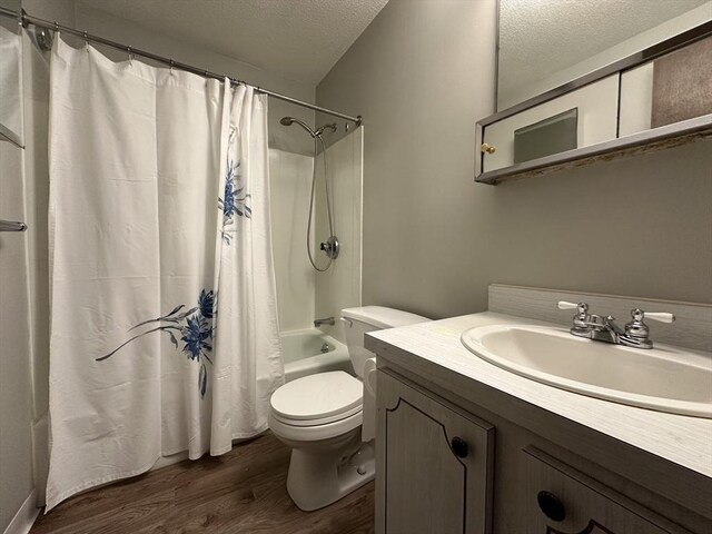 82 S Maple St Unit 44, Westfield, MA 01085 - bathroom featuring a textured ceiling, wood finished floors, vanity, and shower / bath combo with shower curtain