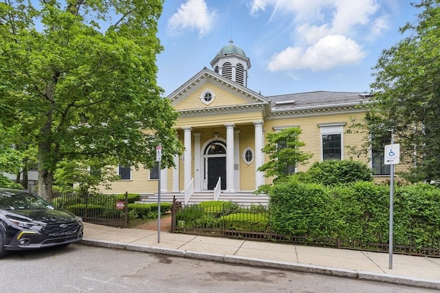 35 Nonantum St Unit E, Boston, MA 02135 - view of front facade featuring a fenced front yard
