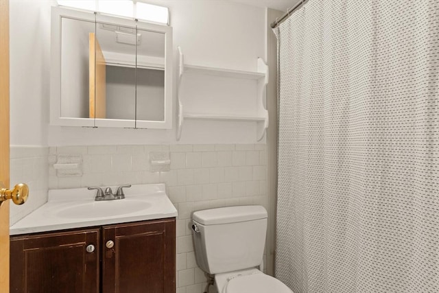 995 Massachusetts Ave Unit 301, Arlington, MA 02476 - full bath featuring tile walls, vanity, and a shower with curtain