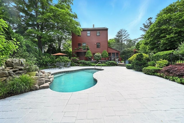 1095 Main St, Hanover, MA 02339 - swimming pool with a patio area