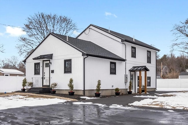 view of modern farmhouse style home