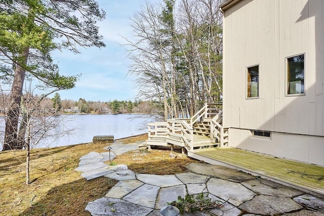 view of yard featuring a water view