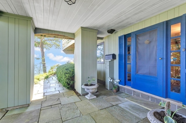 doorway to property featuring covered porch