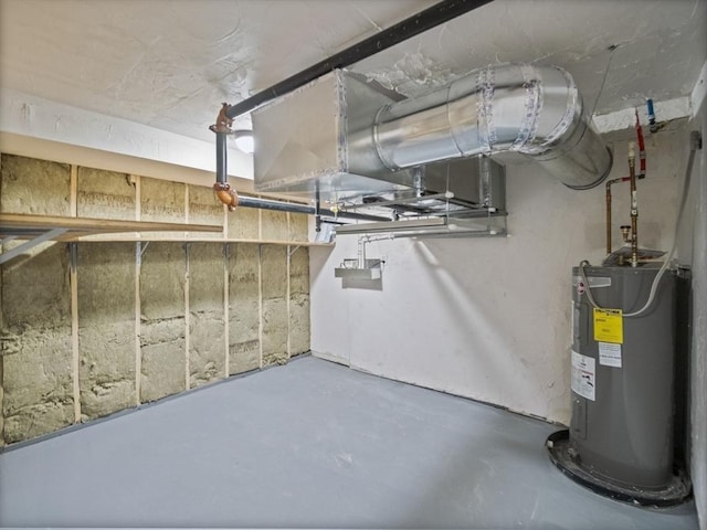 unfinished below grade area featuring electric water heater