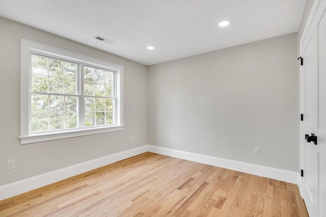 unfurnished room featuring recessed lighting, visible vents, light wood-style flooring, and baseboards