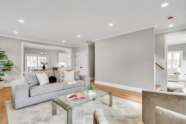 living room with light wood-style flooring, baseboards, ornamental molding, and recessed lighting