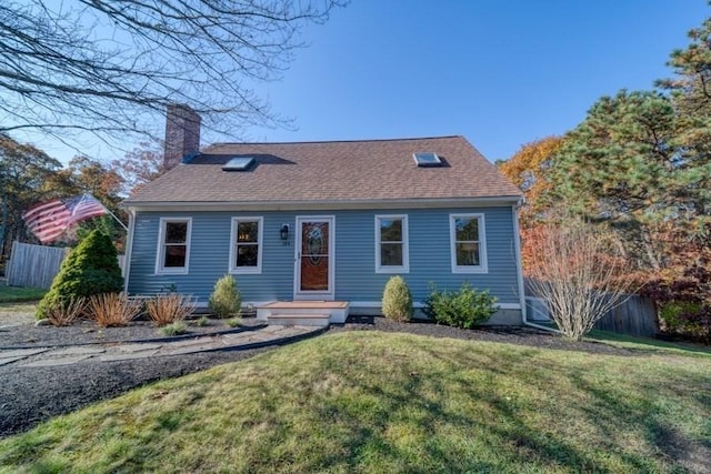 view of front facade with a front lawn