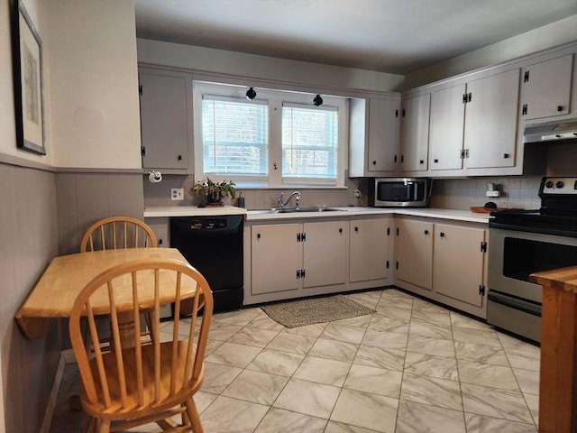 kitchen with tasteful backsplash, sink, and appliances with stainless steel finishes