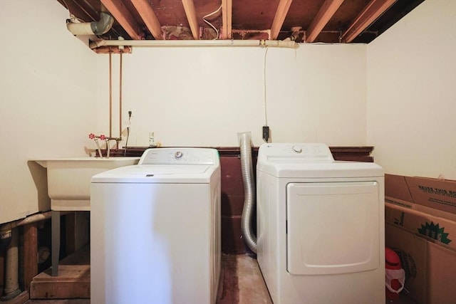 286 Mountain St, Sharon, MA 02067 - washroom featuring independent washer and dryer