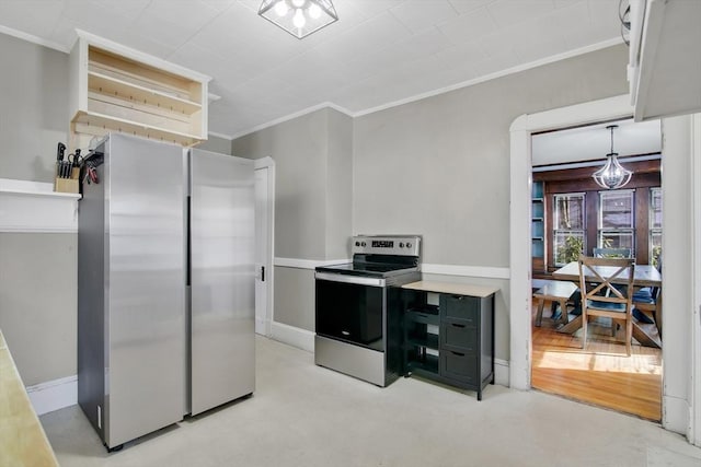 kitchen featuring stainless steel appliances, light countertops, crown molding, and baseboards