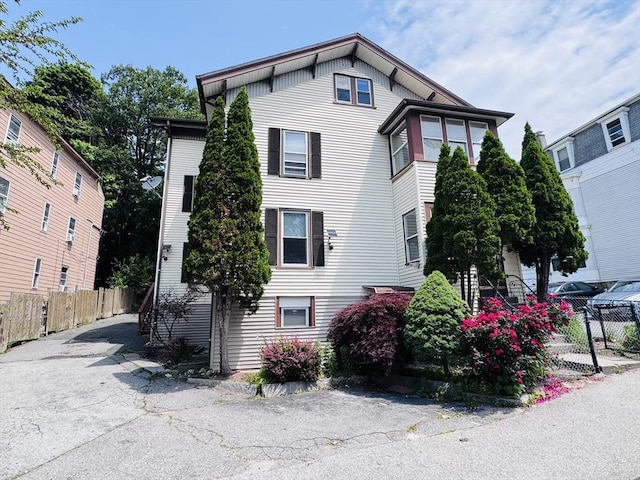 27 Shelby St, Worcester, MA 01605 - view of front of house