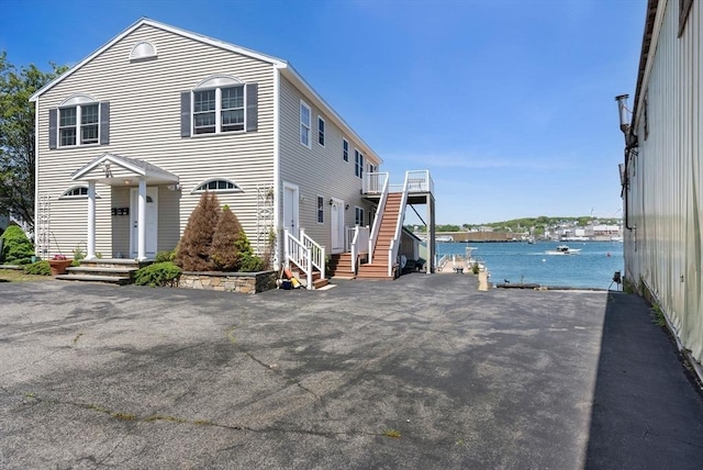 view of front of property featuring a water view