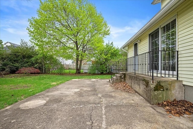 7 Vancroft Ave, Shrewsbury, MA 01545 - view of patio featuring fence