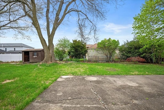 7 Vancroft Ave, Shrewsbury, MA 01545 - view of yard featuring fence and an outbuilding