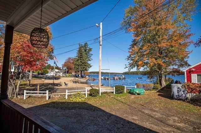 view of yard featuring a water view