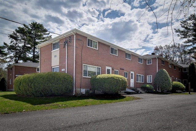 view of front of house with brick siding
