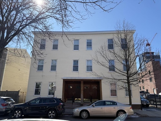 view of front facade with fence