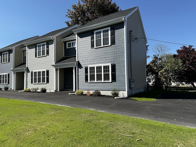 view of front of house with a front yard