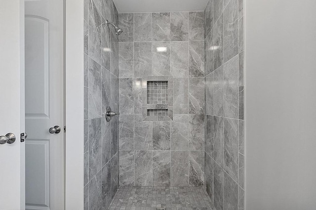 bathroom featuring tiled shower