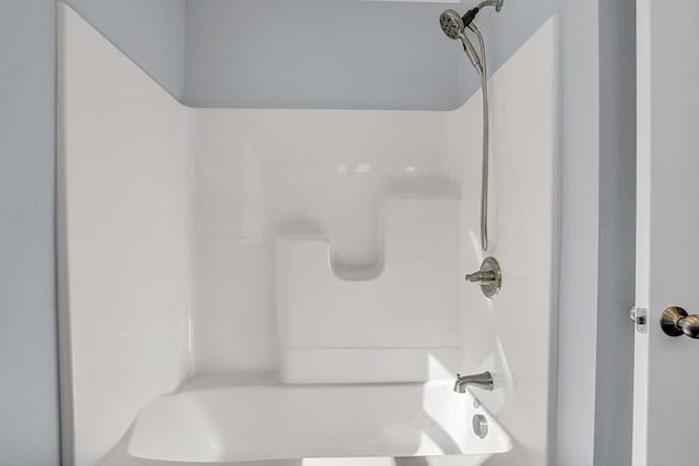 bathroom with washtub / shower combination