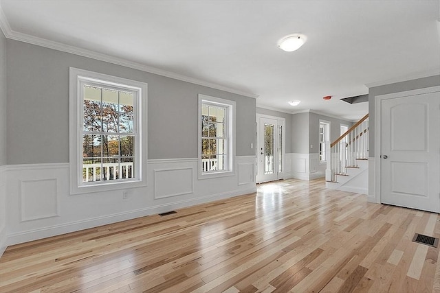 unfurnished room with ornamental molding and light hardwood / wood-style floors