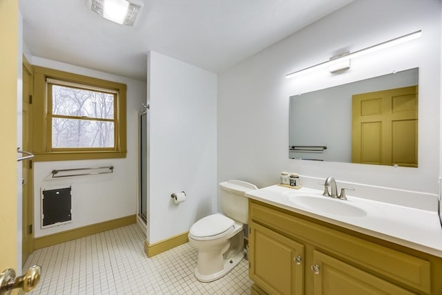 full bath with toilet, baseboards, an enclosed shower, and vanity