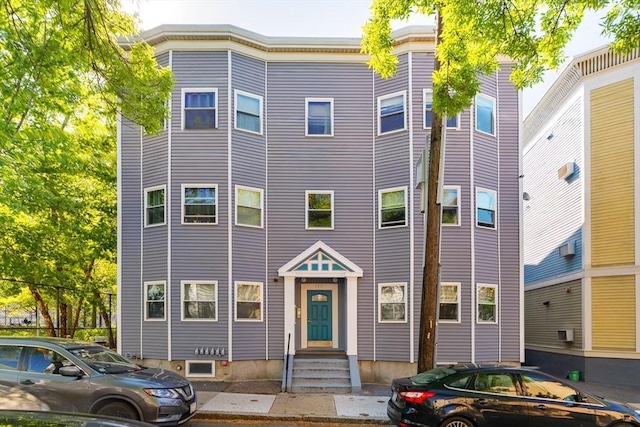 106 Walnut St Unit 4, Somerville, MA 02145 - townhome / multi-family property featuring entry steps