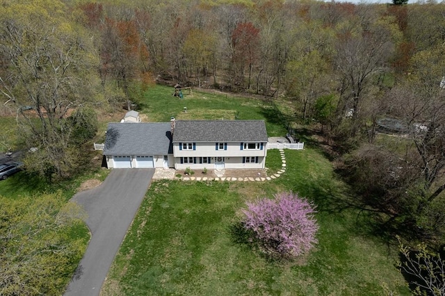 bird's eye view featuring a wooded view
