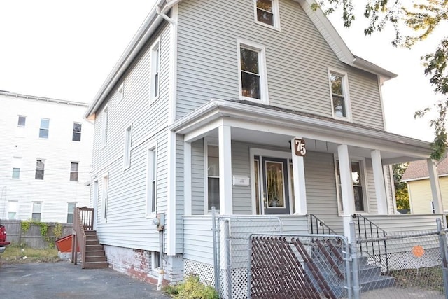 view of front of property featuring a porch