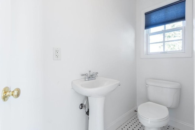 bathroom featuring sink and toilet