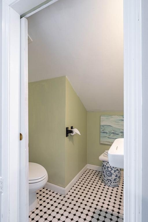 204 Massasoit Rd, Worcester, MA 01604 - bathroom featuring vaulted ceiling, toilet, and baseboards