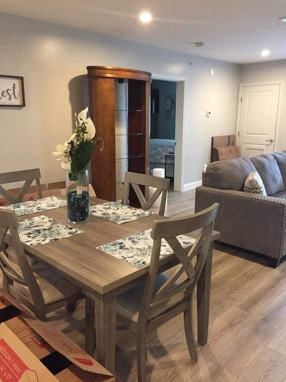 dining area with baseboards, recessed lighting, and light wood-style floors