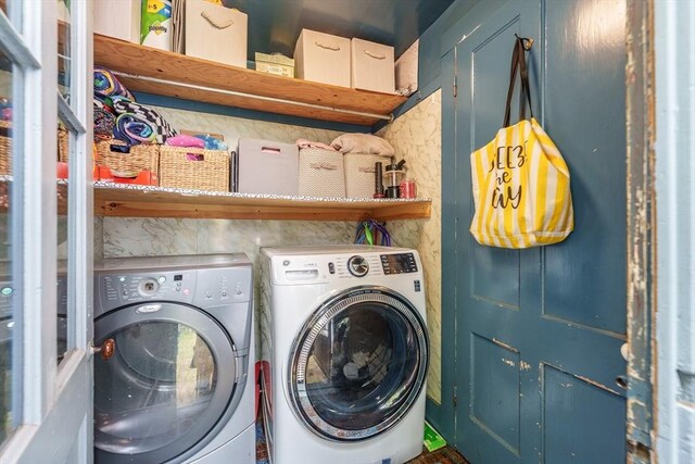 6 Oak St, Monson, MA 01057 - laundry area featuring washer and dryer