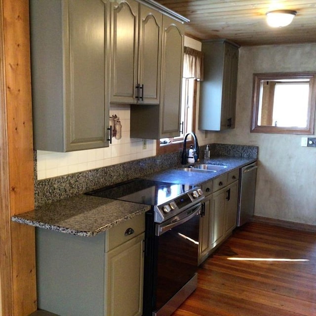 kitchen with sink, wood ceiling, tasteful backsplash, appliances with stainless steel finishes, and dark hardwood / wood-style flooring