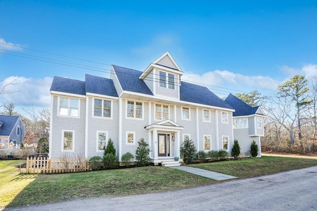 view of front of house featuring a front yard