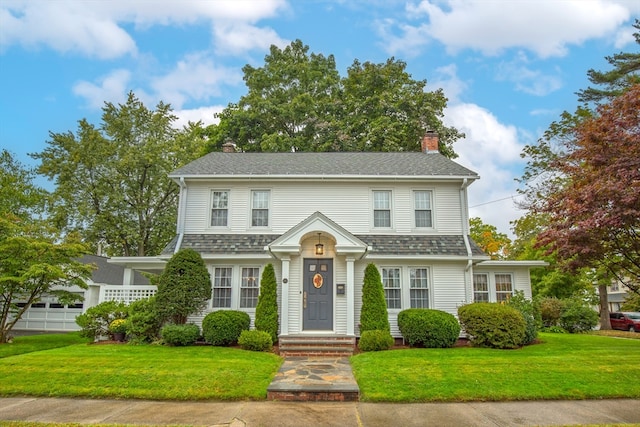 view of front facade with a front lawn