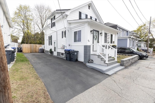 view of front of property featuring fence