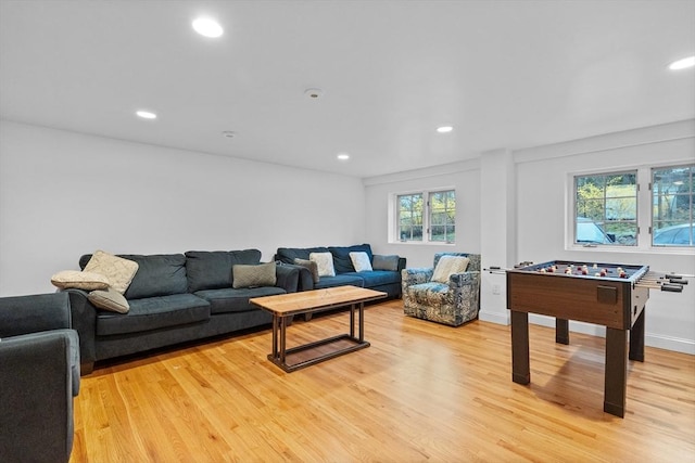 living area featuring light wood-style flooring and recessed lighting