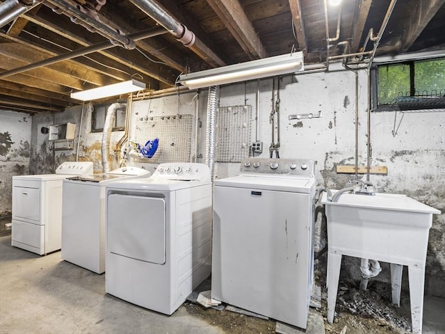 4 Darling St, Worcester, MA 01605 - laundry room featuring separate washer and dryer
