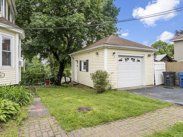 4 Darling St, Worcester, MA 01605 - detached garage featuring driveway