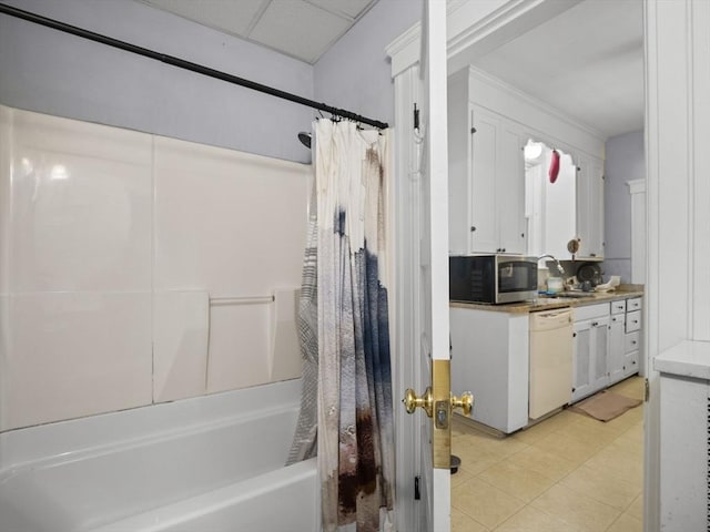 4 Darling St, Worcester, MA 01605 - full bath with shower / bathtub combination with curtain and vanity