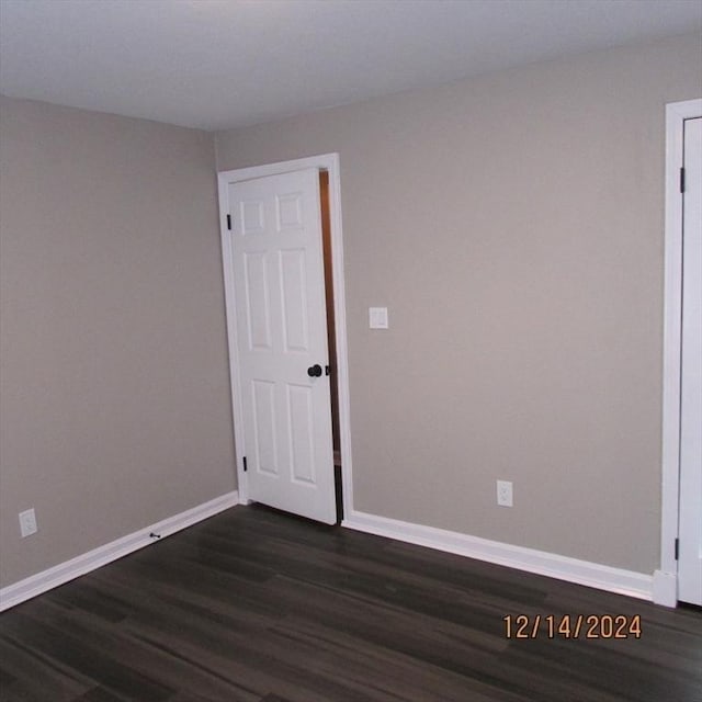 spare room with dark hardwood / wood-style floors