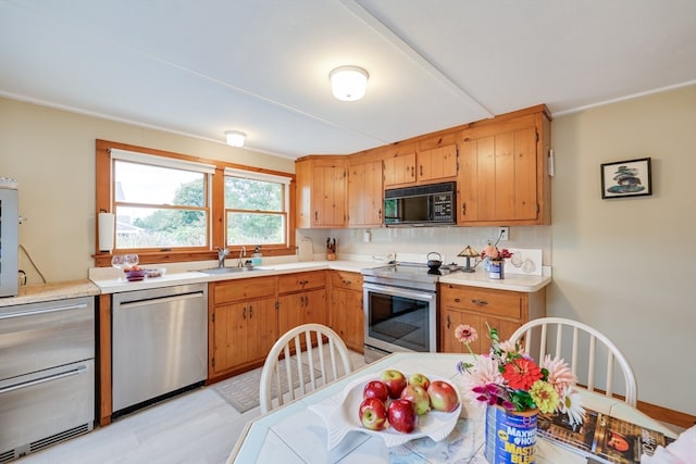 kitchen featuring sink, decorative backsplash, and stainless steel appliances