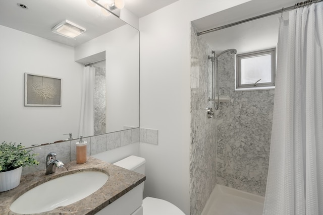 bathroom with a shower with curtain, vanity, and toilet