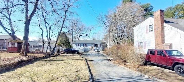 view of front facade with fence