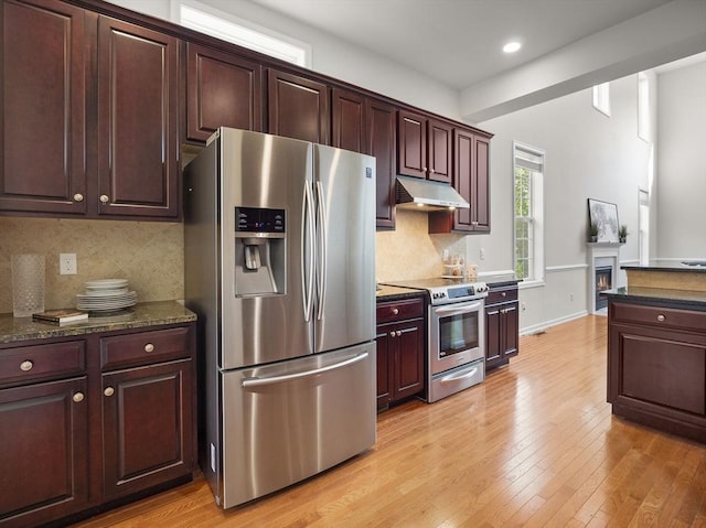 72 Sherwood Dr Unit 72, Methuen, MA 01844 - kitchen with stainless steel appliances, under cabinet range hood, light wood-style floors, and recessed lighting