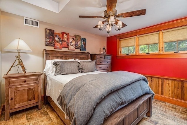 bedroom with ceiling fan