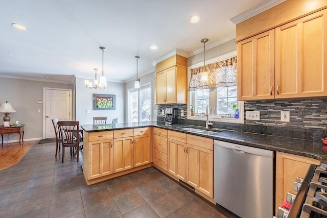 kitchen featuring stainless steel appliances, a sink, hanging light fixtures, and a peninsula