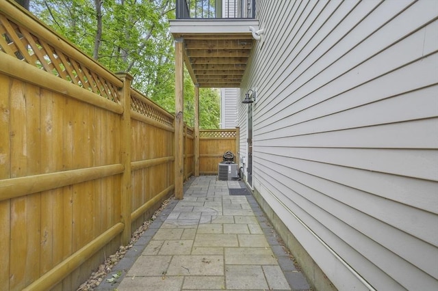 140 Main St Unit E, Amesbury, MA 01913 - view of side of home