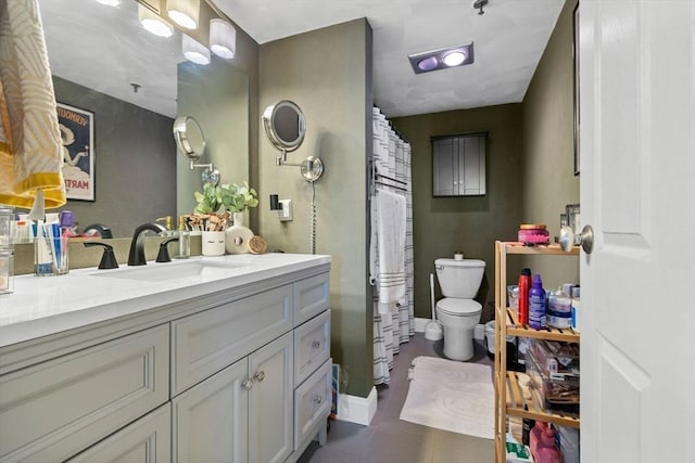 full bath featuring curtained shower, baseboards, toilet, and vanity